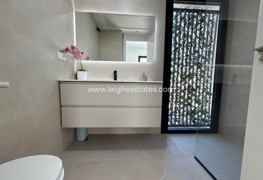 3 chambre Villa/Maison à vendre à Orihuela Costa avec piscine garage - 749 000 € (Ref: 9990026)