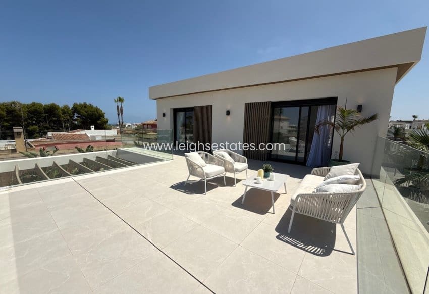 3 chambre Villa/Maison à vendre à Orihuela Costa avec piscine garage - 749 000 € (Ref: 9990026)