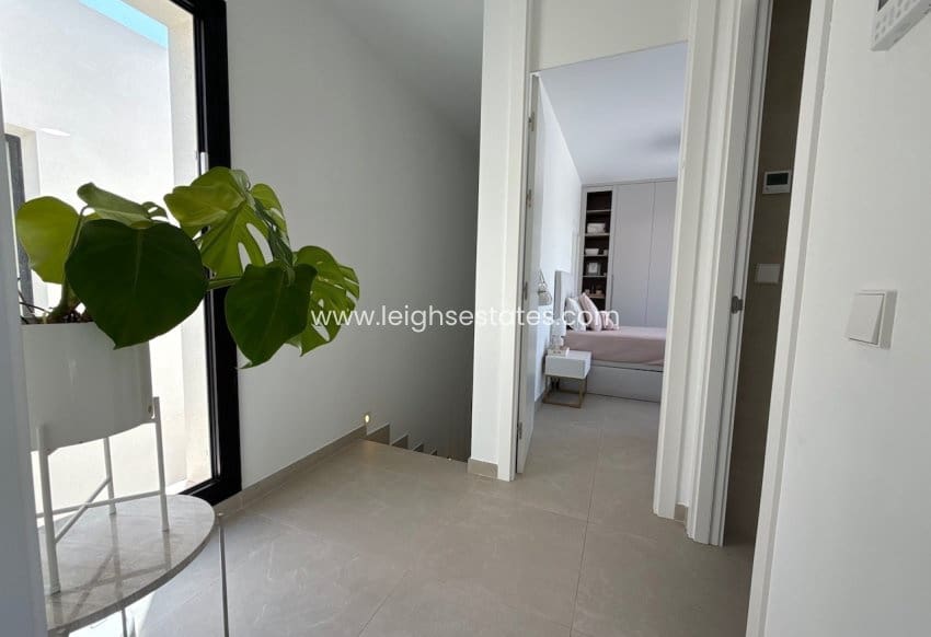 3 chambre Villa/Maison à vendre à Orihuela Costa avec piscine garage - 749 000 € (Ref: 9990026)