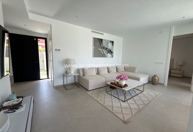 3 soverom Villa til salgs i Lomas de Cabo Roig - Los Dolses, Orihuela med svømmebasseng garasje - € 749 000 (Ref: 9990026)