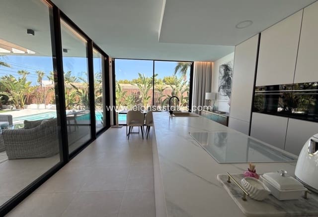 3 soverom Villa til salgs i Lomas de Cabo Roig - Los Dolses, Orihuela med svømmebasseng garasje - € 749 000 (Ref: 9990026)