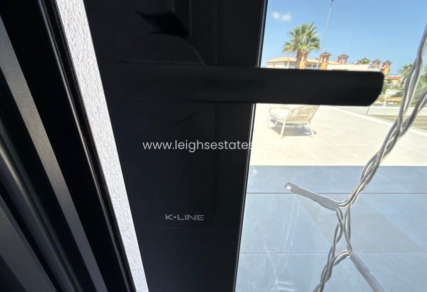 3 chambre Villa/Maison à vendre à Orihuela Costa avec piscine garage - 749 000 € (Ref: 9990026)