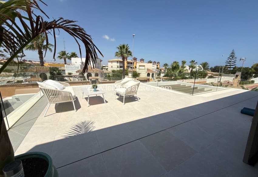 3 chambre Villa/Maison à vendre à Orihuela Costa avec piscine garage - 749 000 € (Ref: 9990026)