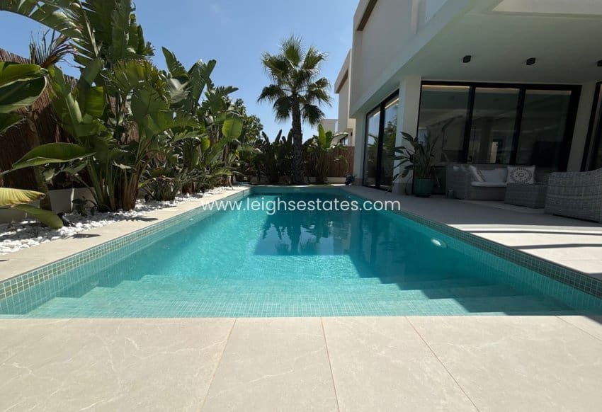 3 chambre Villa/Maison à vendre à Orihuela Costa avec piscine garage - 749 000 € (Ref: 9990026)
