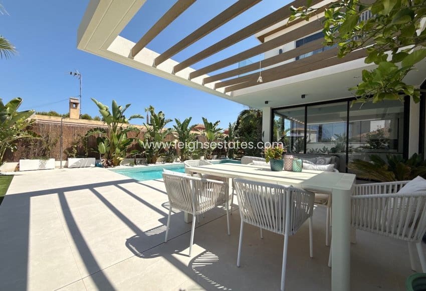3 chambre Villa/Maison à vendre à Orihuela Costa avec piscine garage - 749 000 € (Ref: 9990026)