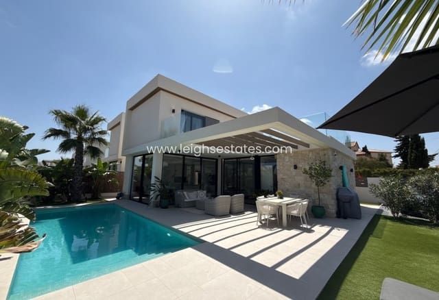 3 soverom Villa til salgs i Lomas de Cabo Roig - Los Dolses, Orihuela med svømmebasseng garasje - € 749 000 (Ref: 9990026)