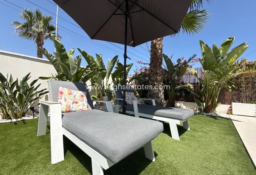 3 chambre Villa/Maison à vendre à Orihuela Costa avec piscine garage - 749 000 € (Ref: 9990026)