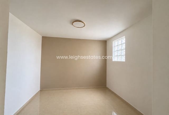2 soveværelse Villa til salg i Villamartin, Orihuela med swimmingpool garage - € 218.000 (Ref: 9990027)