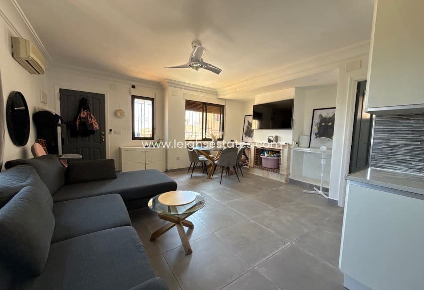 2 bedroom Villa for sale in Villamartin with pool garage - € 218,000 (Ref: 9990027)