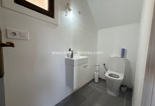 2 soveværelse Villa til salg i Villamartin, Orihuela med swimmingpool garage - € 218.000 (Ref: 9990027)