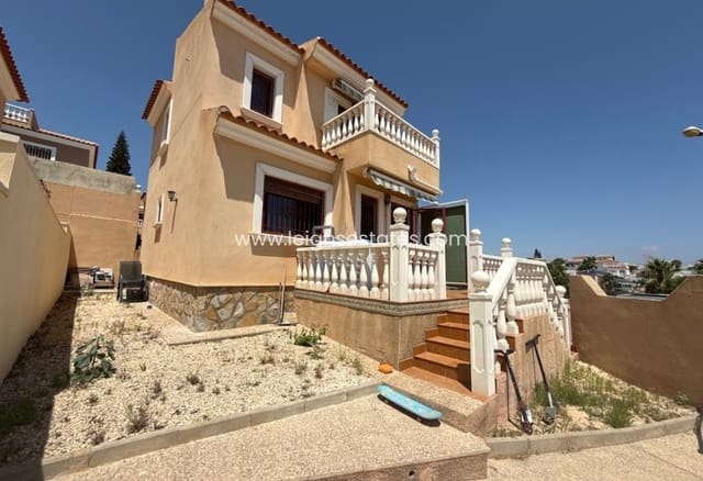 2 soveværelse Villa til salg i Villamartin, Orihuela med swimmingpool garage - € 218.000 (Ref: 9990027)