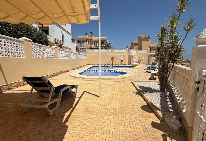 2 bedroom Villa for sale in Villamartin with pool garage - € 218,000 (Ref: 9990027)