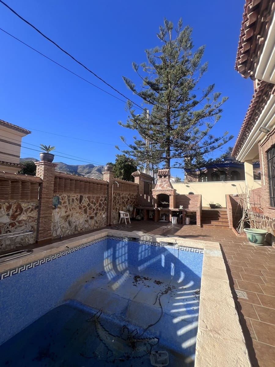 4 bedroom Villa for sale in Torremolinos € 570,000 (Ref 8050762)