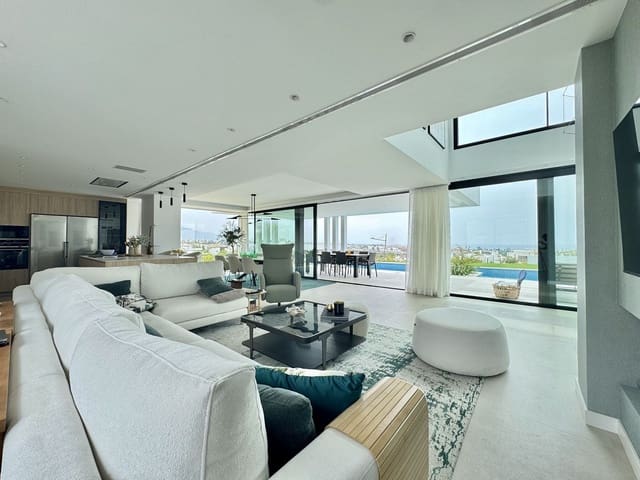 6 soverom Villa til salgs i Cancelada, Estepona med svømmebasseng garasje - € 2 980 000 (Ref: 9324805)