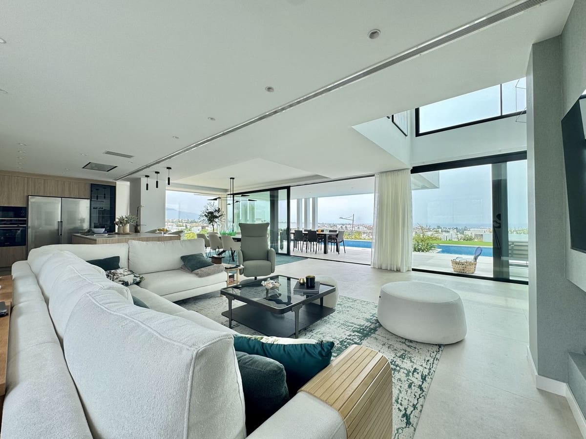 6 bedroom Villa for sale in Cancelada with pool garage - € 2,980,000 (Ref: 9324805)