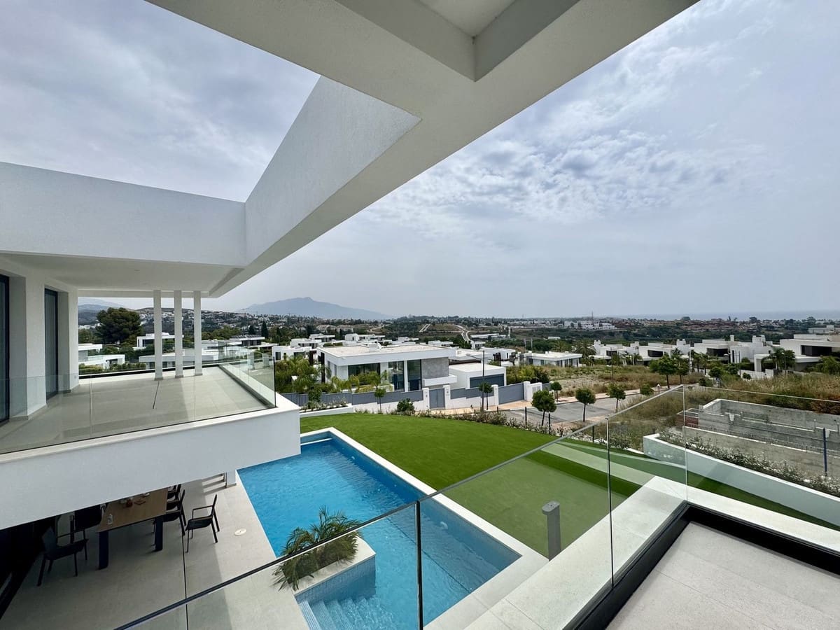 6 bedroom Villa for sale in Cancelada with pool garage - € 2,980,000 (Ref: 9324805)