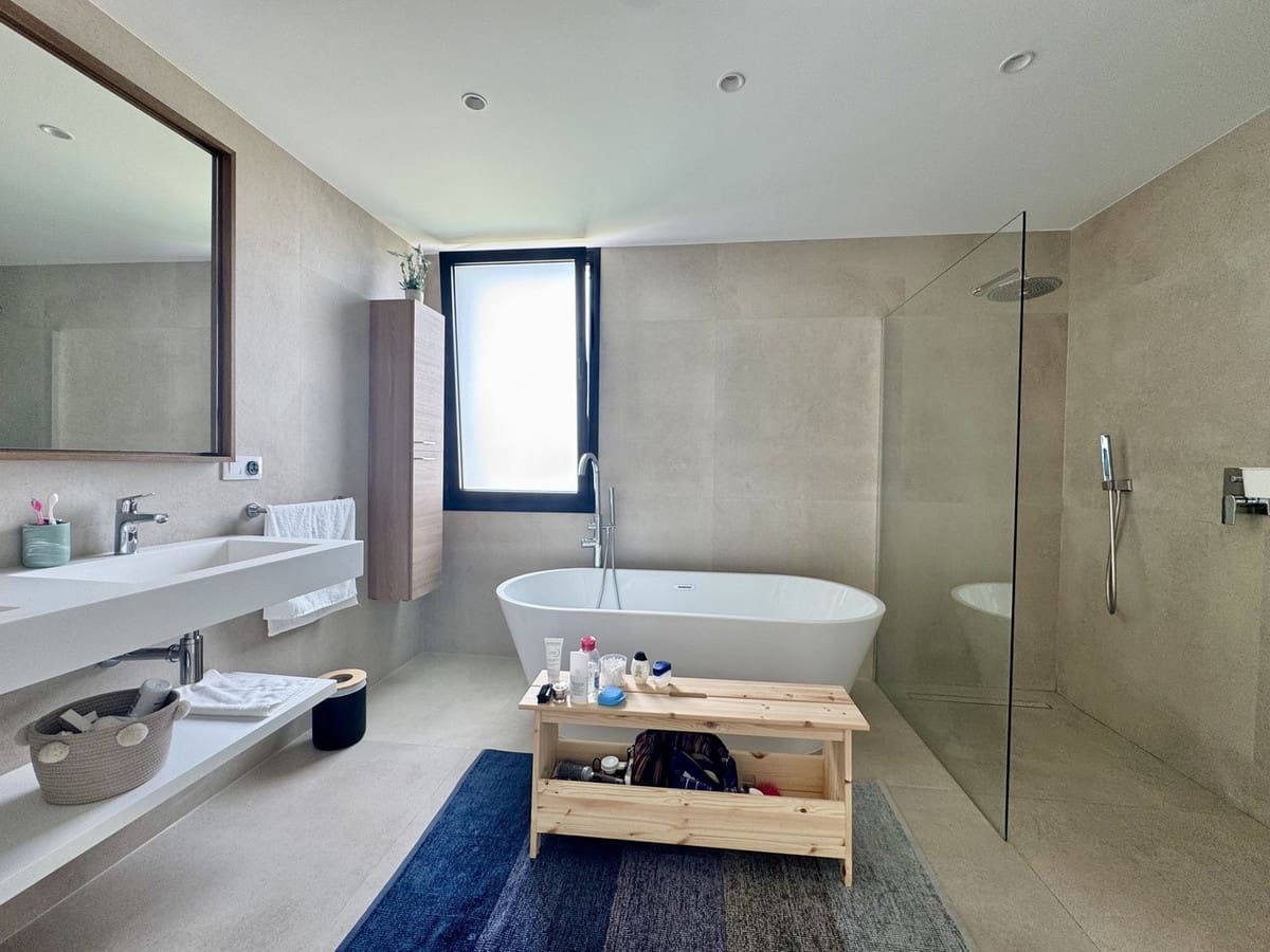 6 bedroom Villa for sale in Cancelada with pool garage - € 2,980,000 (Ref: 9324805)