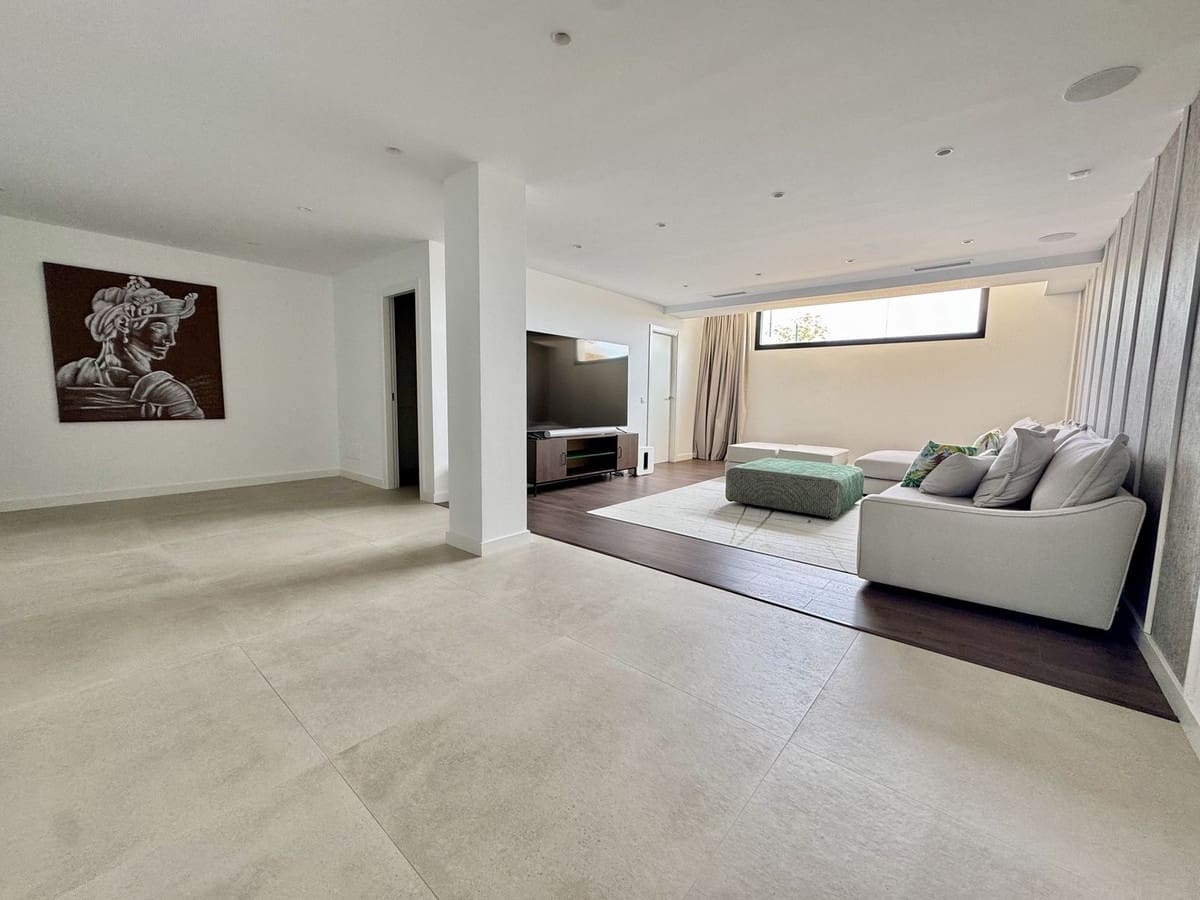 6 bedroom Villa for sale in Cancelada with pool garage - € 2,980,000 (Ref: 9324805)