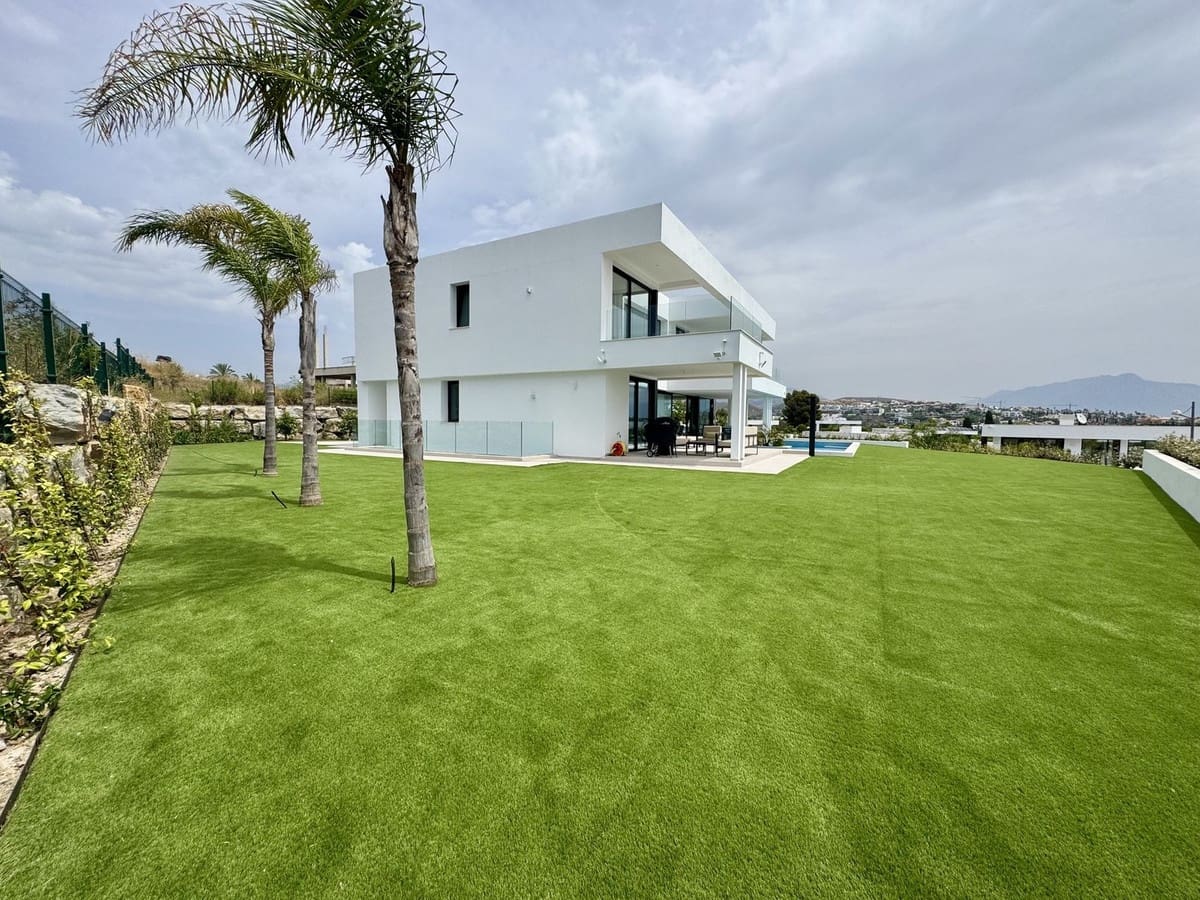 6 bedroom Villa for sale in Cancelada with pool garage - € 2,980,000 (Ref: 9324805)