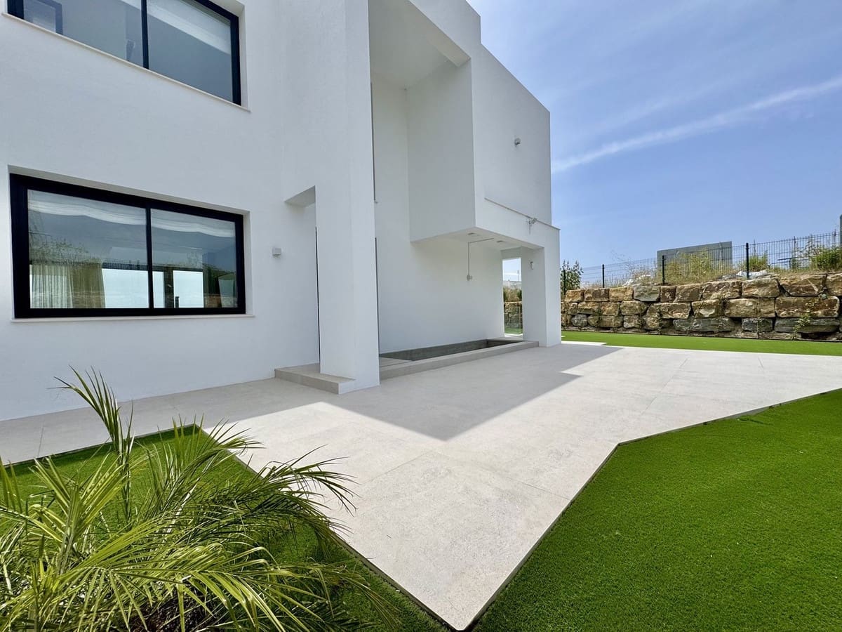 6 bedroom Villa for sale in Cancelada with pool garage - € 2,980,000 (Ref: 9324805)