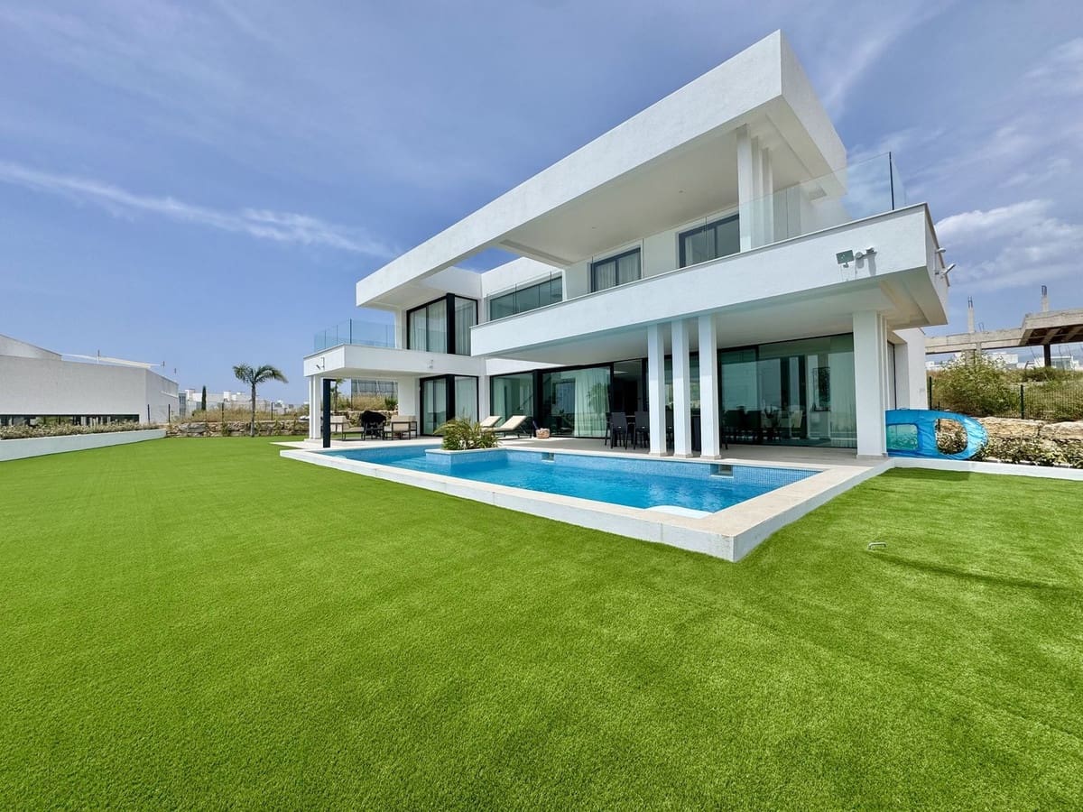 6 bedroom Villa for sale in Cancelada with pool garage - € 2,980,000 (Ref: 9324805)