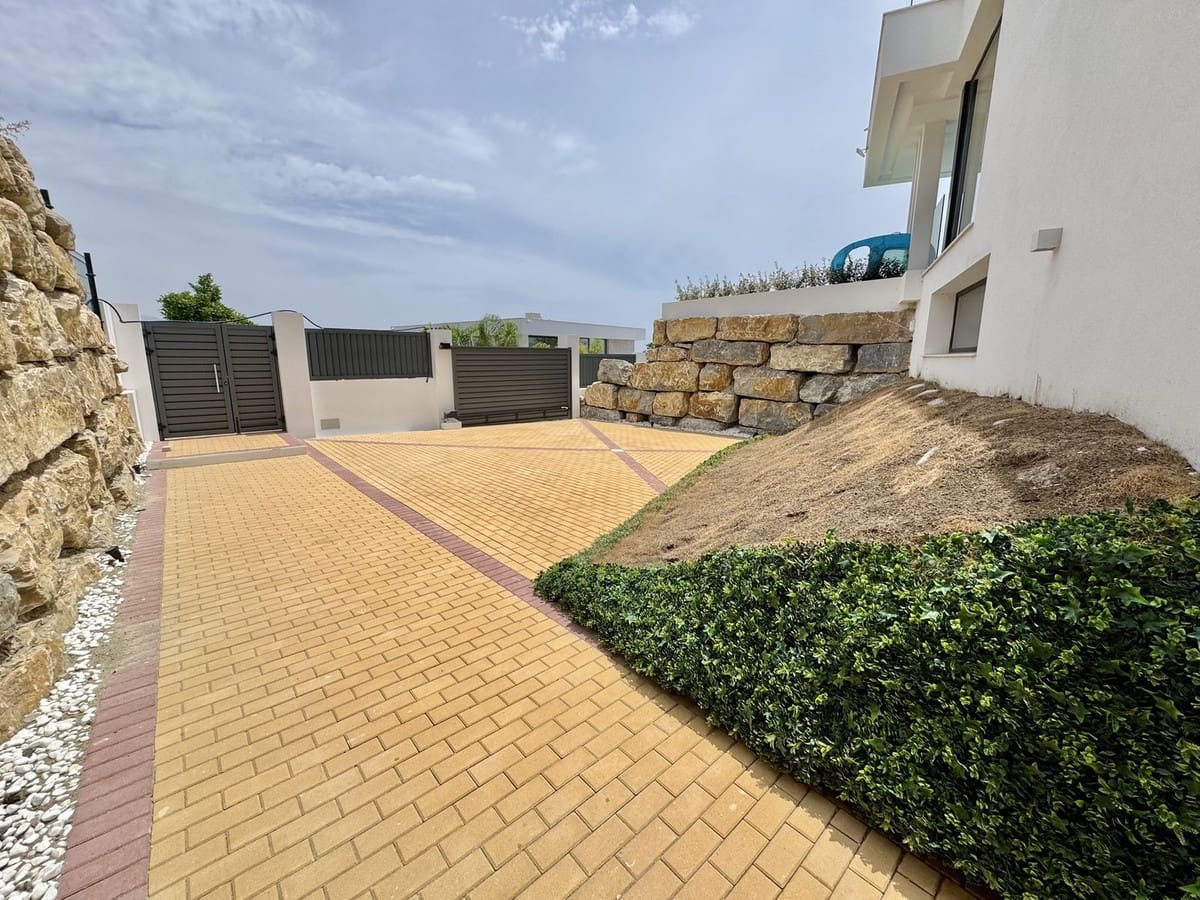 6 bedroom Villa for sale in Cancelada with pool garage - € 2,980,000 (Ref: 9324805)
