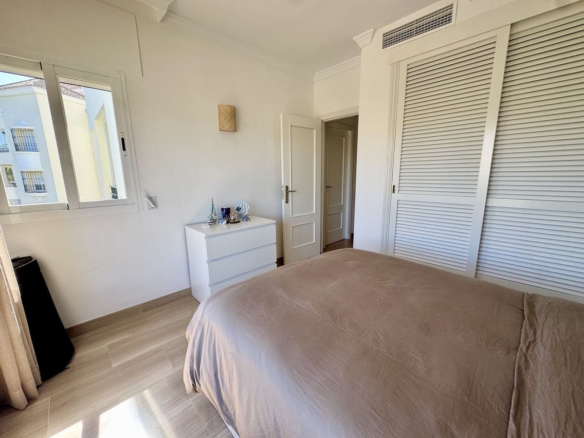 3 soveværelse Strandlejlighed til salg i Elviria med swimmingpool garage - € 849.000 (Ref: 9324807)