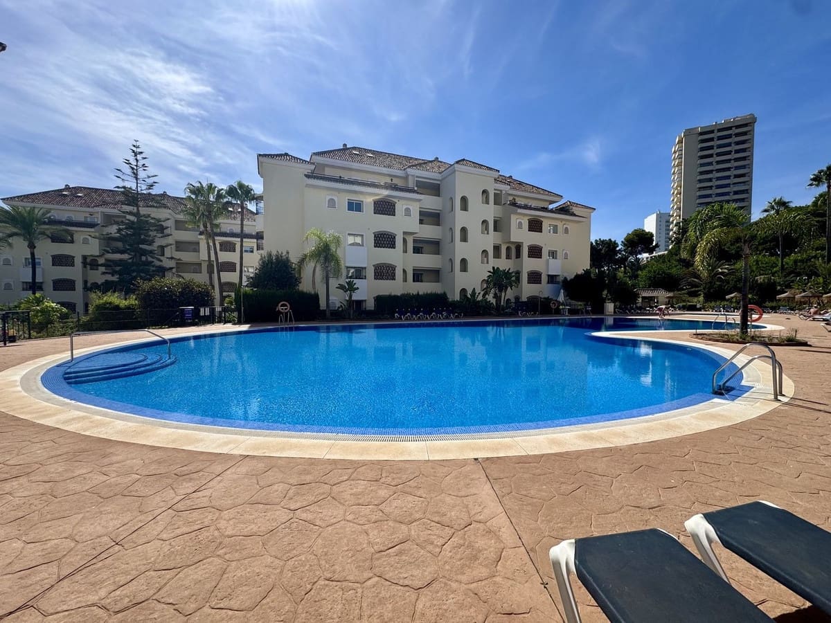 3 sypialnia Apartament przy plaży na sprzedaż w Elviria z basenem garażem - 849 000 € (Ref: 9324807)