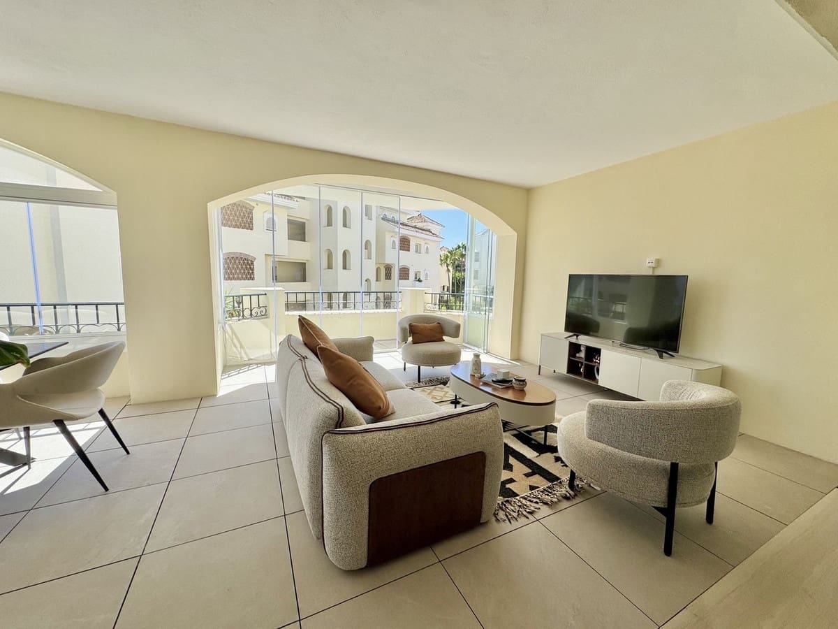 3 bedroom Beach Apartment for sale in Elviria with pool garage - € 849,000 (Ref: 9324807)