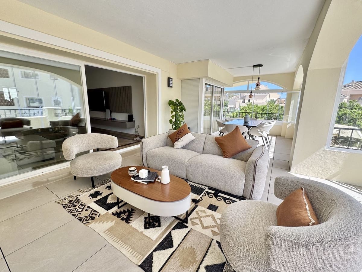 3 bedroom Beach Apartment for sale in Elviria with pool garage - € 849,000 (Ref: 9324807)