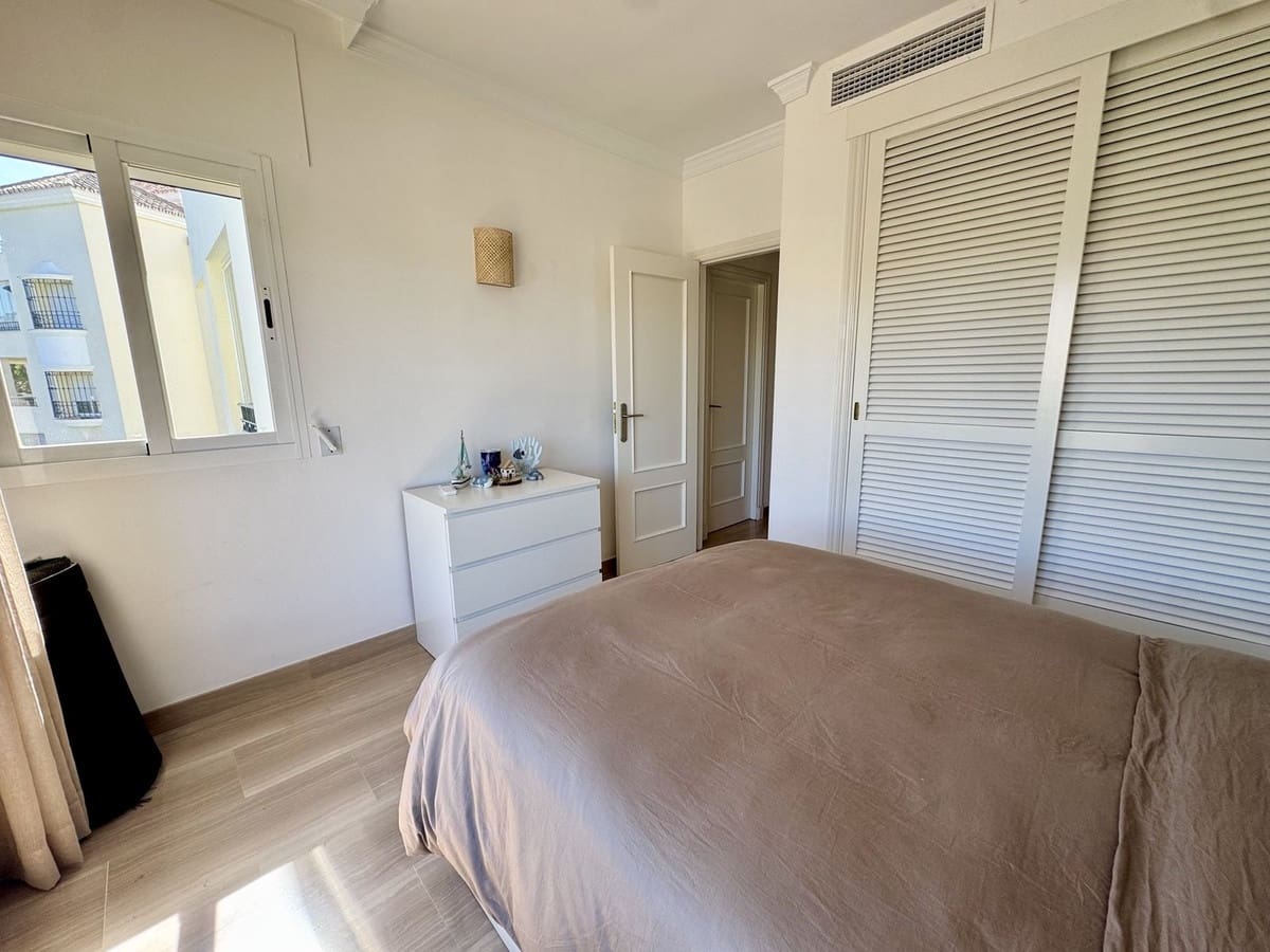 3 bedroom Beach Apartment for sale in Elviria with pool garage - € 849,000 (Ref: 9324807)