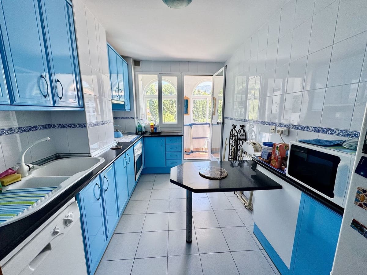 3 sypialnia Penthouse na sprzedaż w Marbella z garażem - 675 000 € (Ref: 9324808)