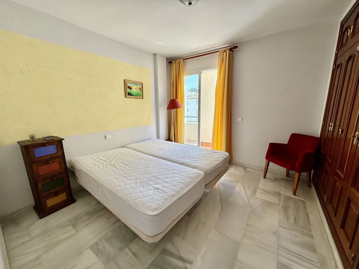 3 sypialnia Penthouse na sprzedaż w Marbella z garażem - 675 000 € (Ref: 9324808)