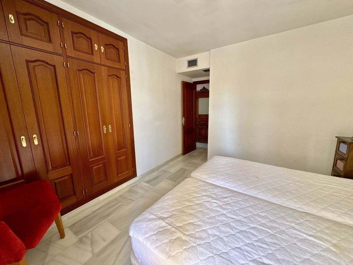 3 sypialnia Penthouse na sprzedaż w Marbella z garażem - 675 000 € (Ref: 9324808)