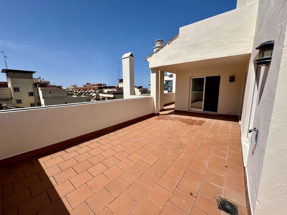 3 sypialnia Penthouse na sprzedaż w Marbella z garażem - 675 000 € (Ref: 9324808)