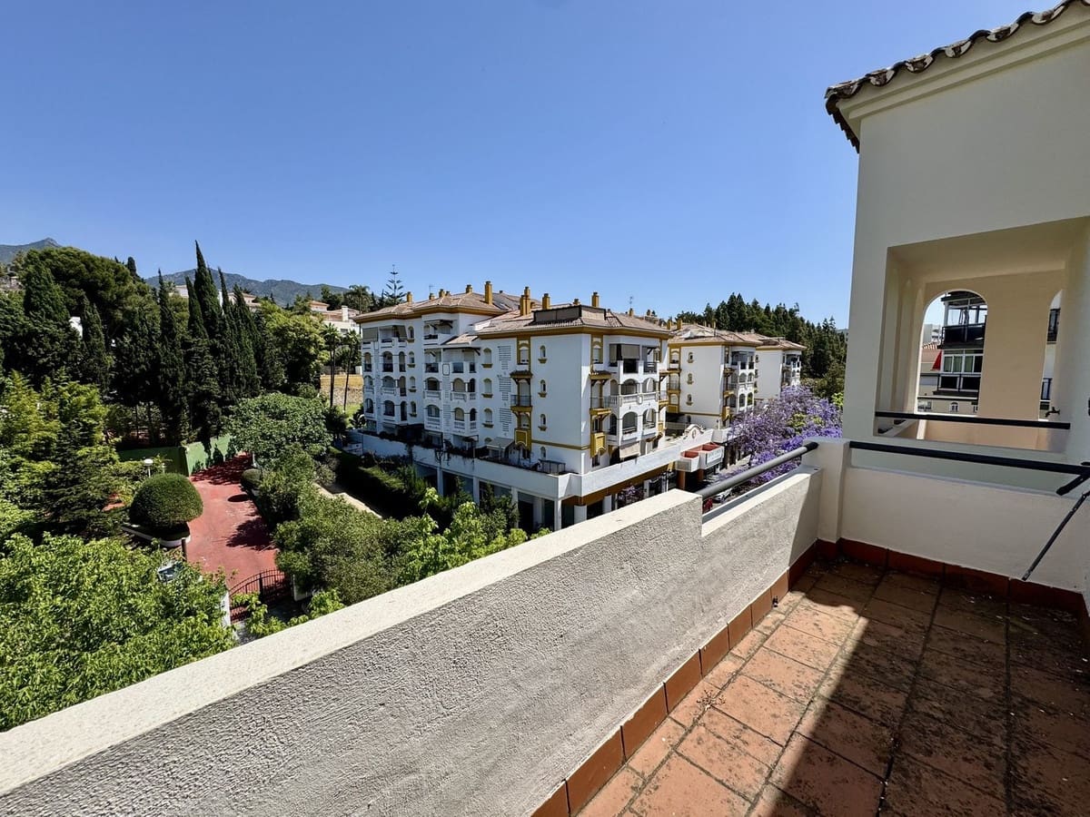3 sypialnia Penthouse na sprzedaż w Marbella z garażem - 675 000 € (Ref: 9324808)