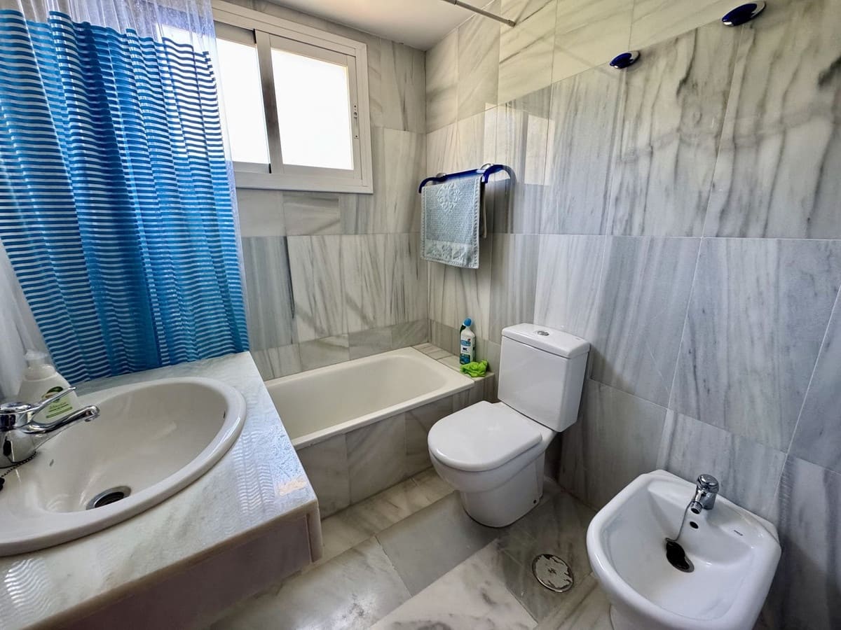 3 sypialnia Penthouse na sprzedaż w Marbella z garażem - 675 000 € (Ref: 9324808)