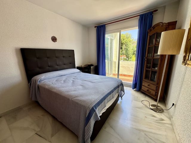 3 sypialnia Penthouse na sprzedaż w Marbella z garażem - 675 000 € (Ref: 9324808)