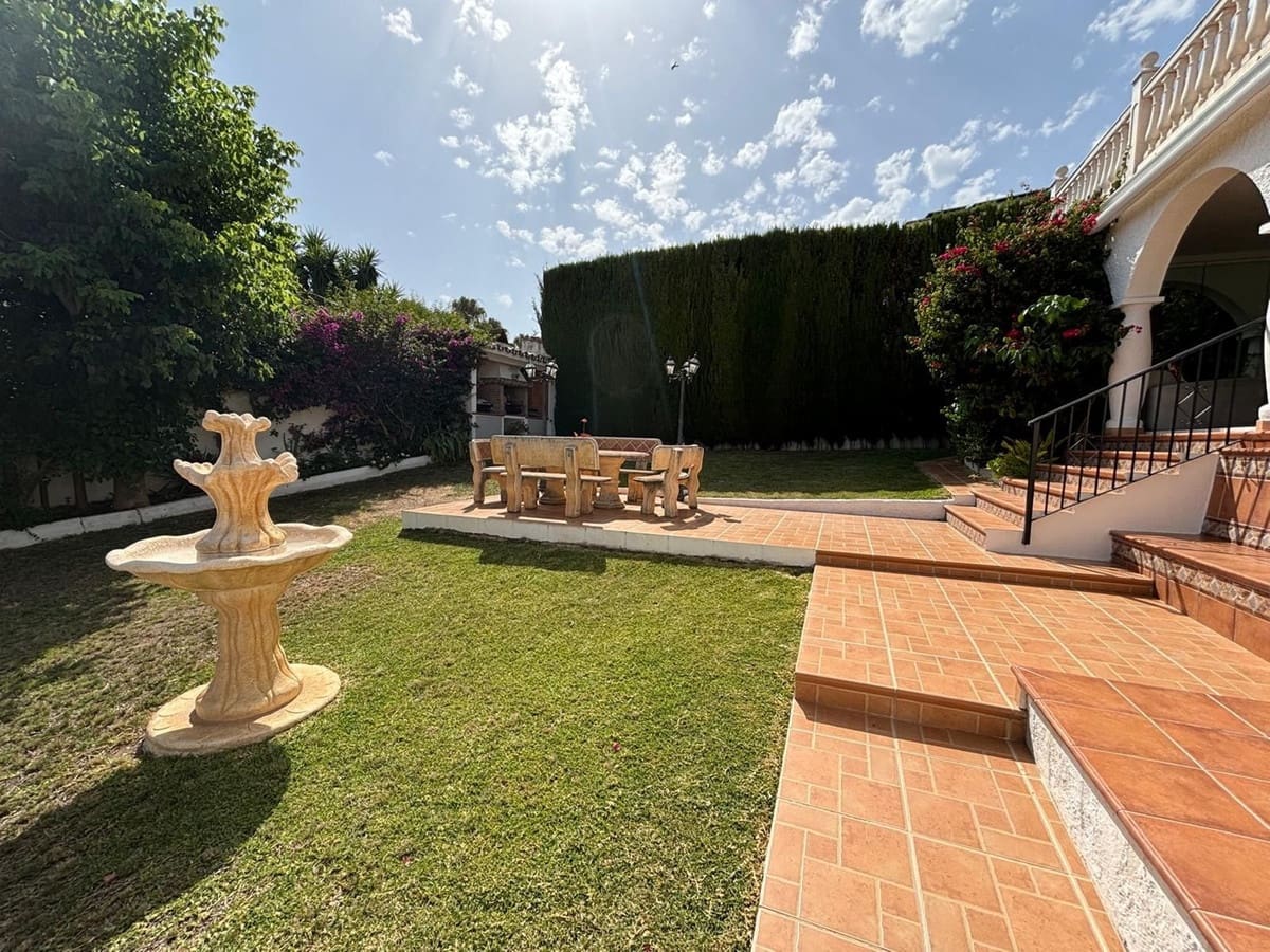 3 sovrum Villa till salu i Marbella med pool garage - 1 275 000 € (Ref: 9331352)