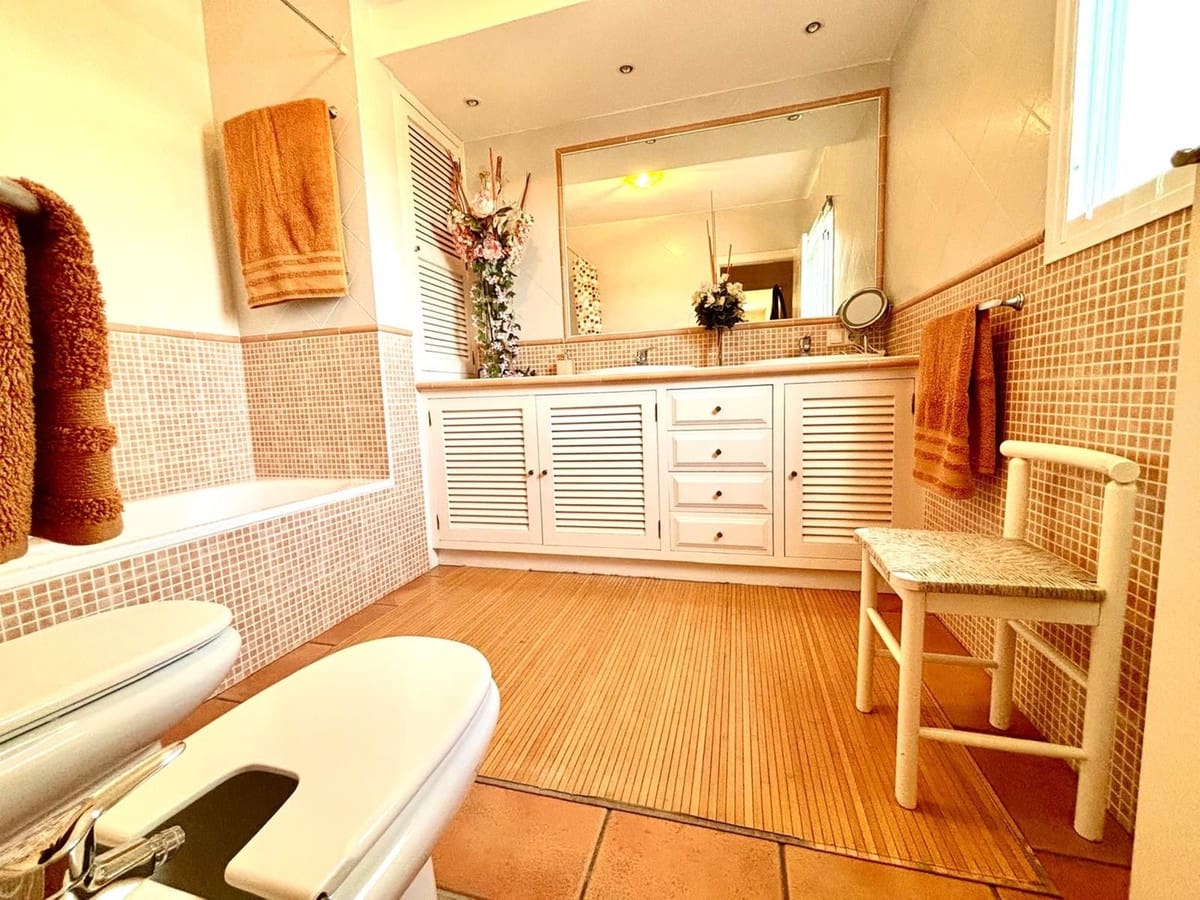 3 sovrum Villa till salu i Marbella med pool garage - 1 275 000 € (Ref: 9331352)