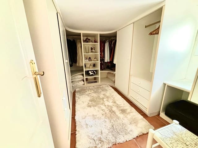 3 sypialnia Willa na sprzedaż w Marbella z basenem garażem - 1 275 000 € (Ref: 9331352)