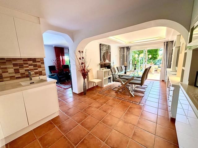 3 soveværelse Villa til salg i Marbella med swimmingpool garage - € 1.275.000 (Ref: 9331352)