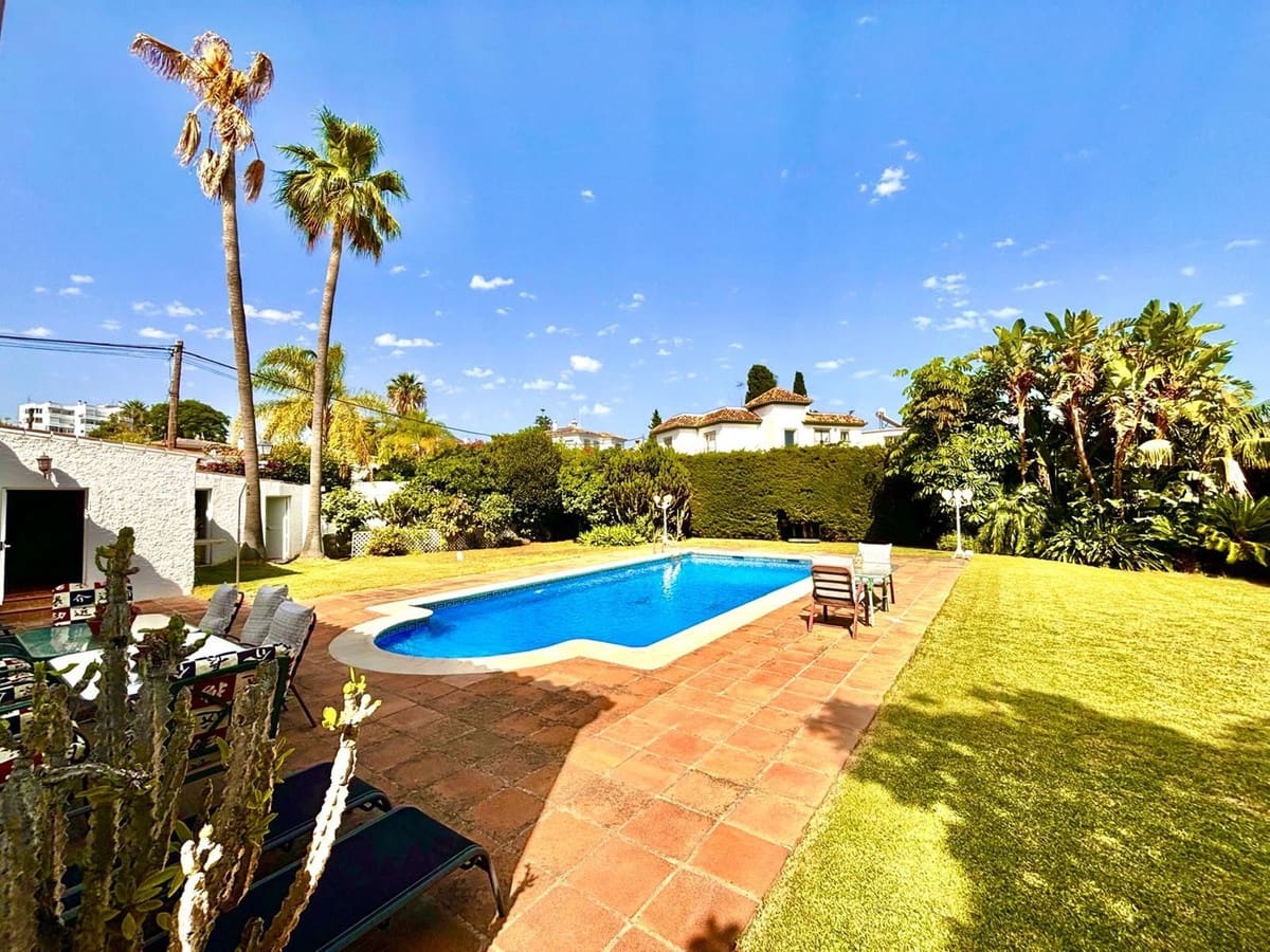3 bedroom Villa for sale in Marbella with pool garage - € 1,250,000 (Ref: 9331352)