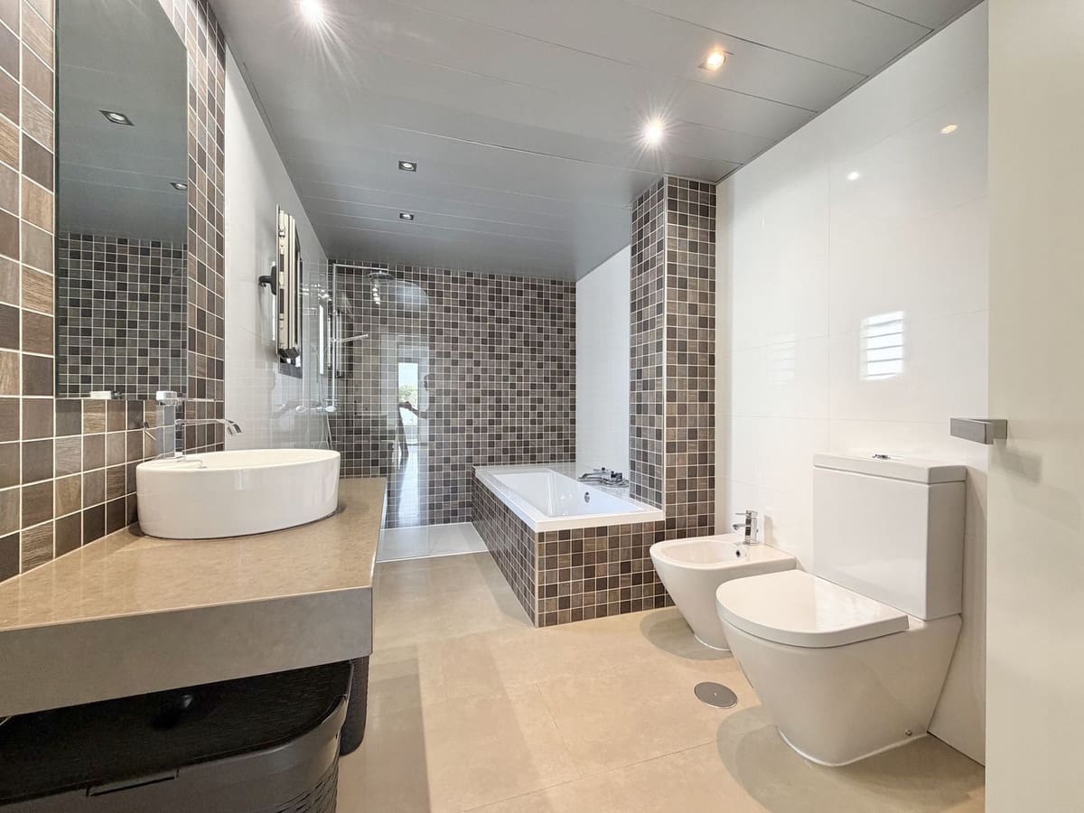 3 slaapkamer Villa te koop in Mijas Costa met zwembad garage - € 849.000 (Ref: 9386385)