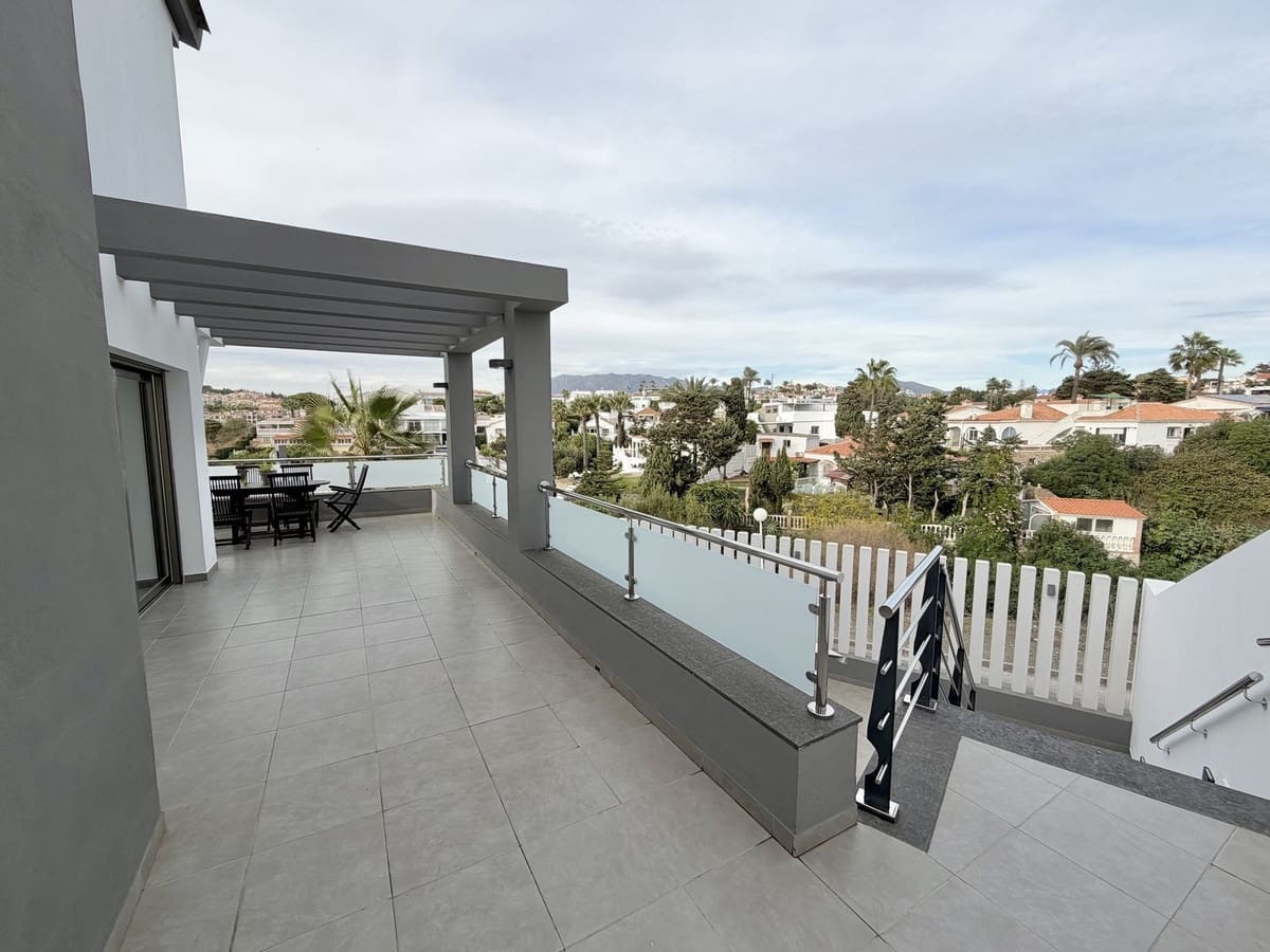 3 Zimmer Villa zu verkaufen in Mijas Costa mit Pool Garage - 789.000 € (Ref: 9386385)