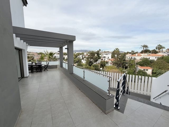 3 bedroom Villa for sale in Mijas Costa, Mijas with pool garage - € 789,000 (Ref: 9386385)