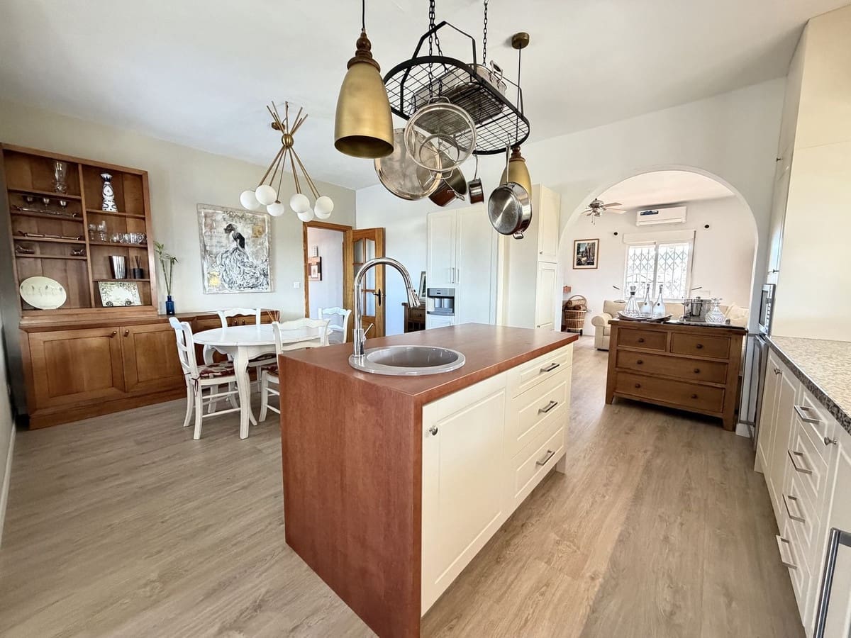 4 bedroom Finca/Country House for sale in Alhaurin el Grande with pool garage - € 849,000 (Ref: 9465229)