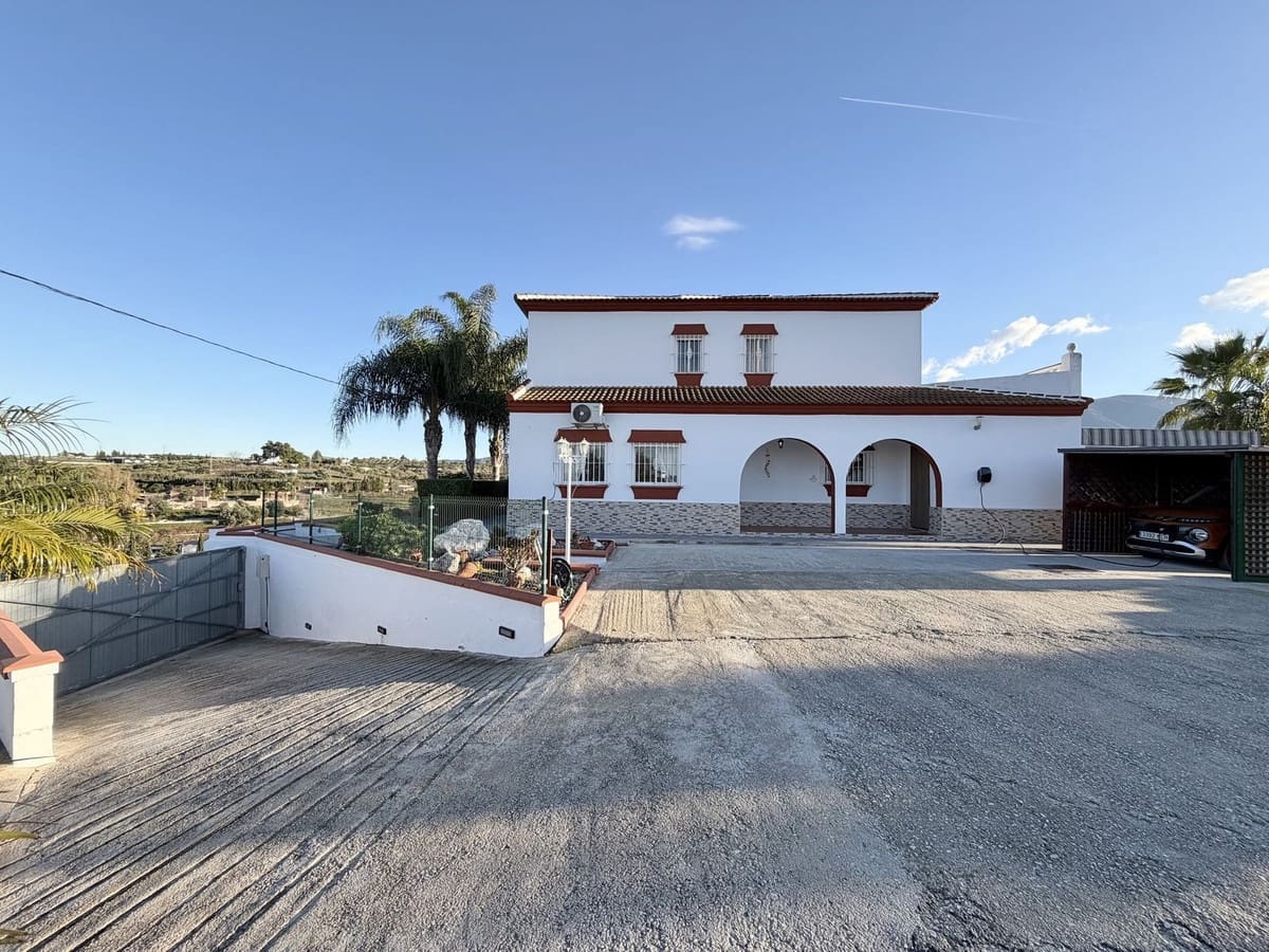 4 bedroom Finca/Country House for sale in Alhaurin el Grande with pool garage - € 849,000 (Ref: 9465229)