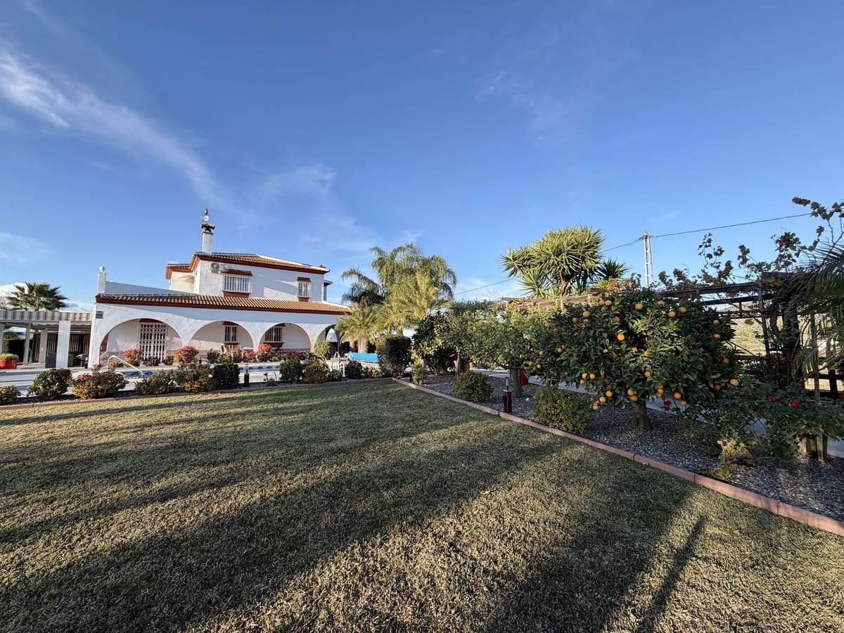 4 bedroom Finca/Country House for sale in Alhaurin el Grande with pool garage - € 849,000 (Ref: 9465229)