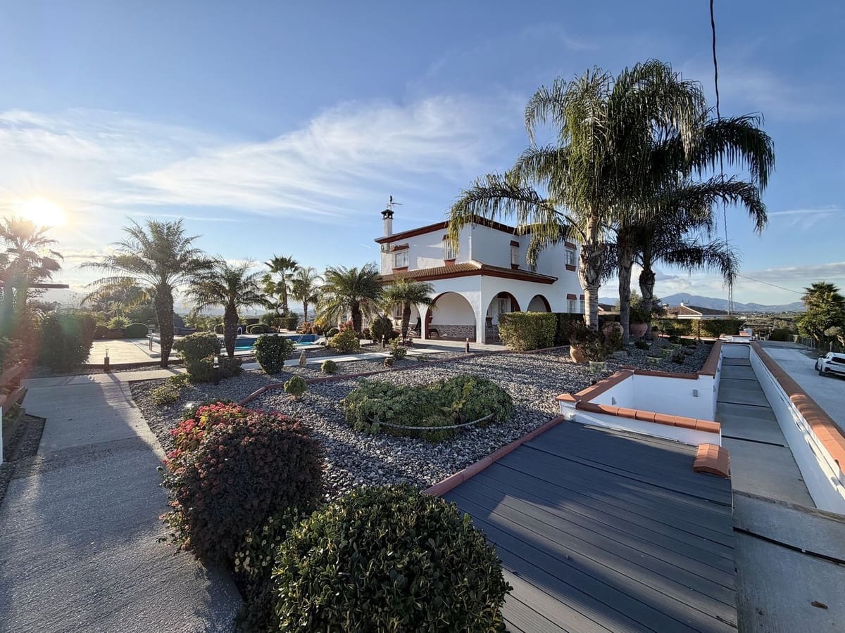 4 bedroom Finca/Country House for sale in Alhaurin el Grande with pool garage - € 849,000 (Ref: 9465229)